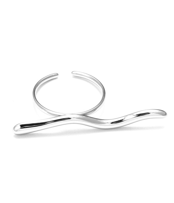 Anillo plateado línea ondulado