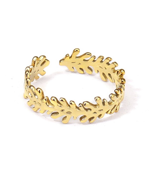 Anillo dorado de aros de corales