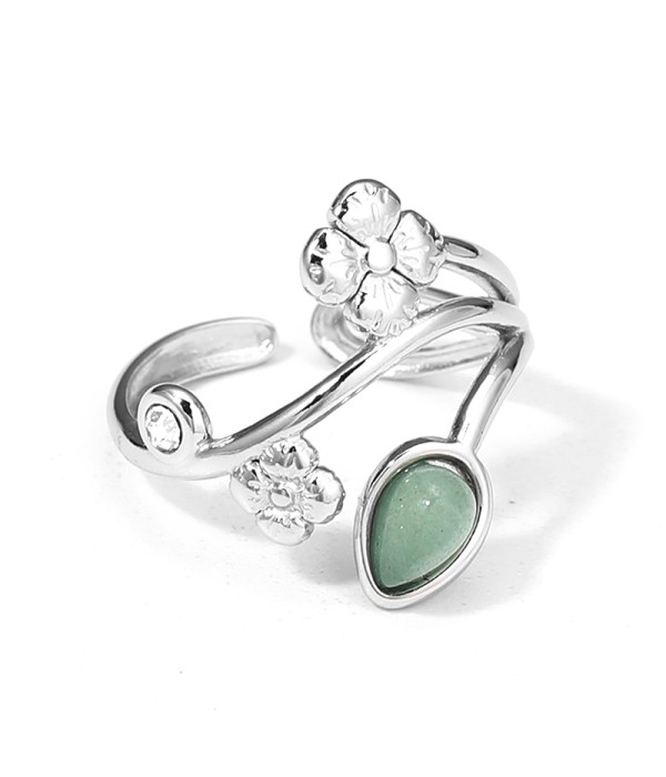 Anillo plateado con piedras