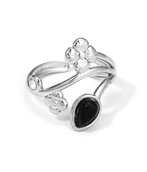 Anillo plateado con piedras 2