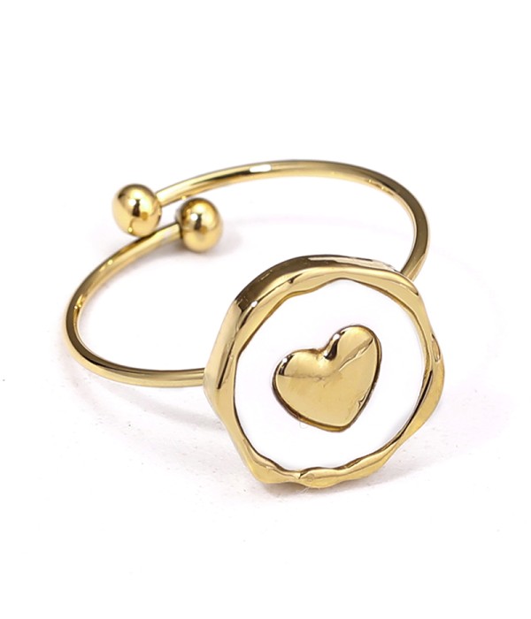 Anillo dorado de nácar con corazón
