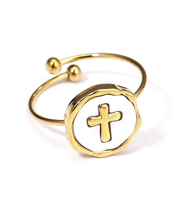 Anillo dorado de nácar con cruz