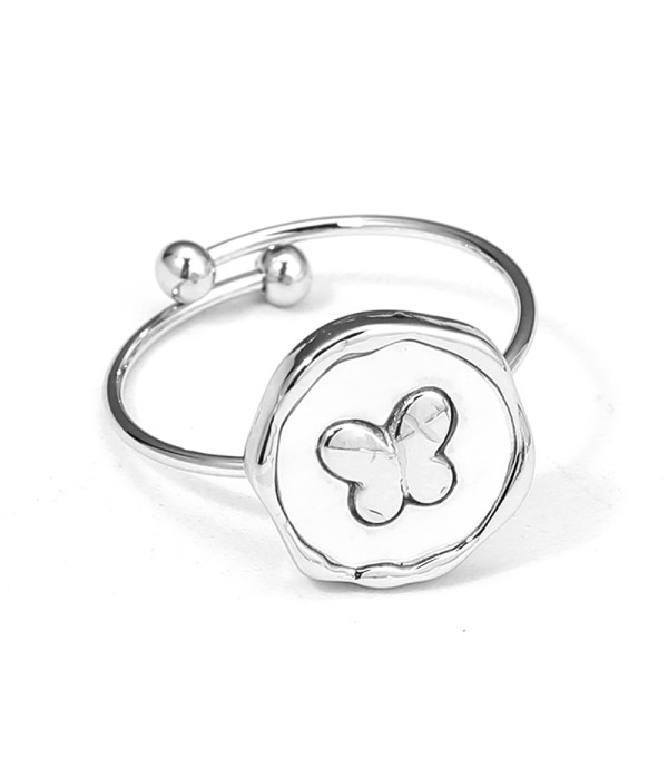 Anillo plateado de nácar con mariposa
