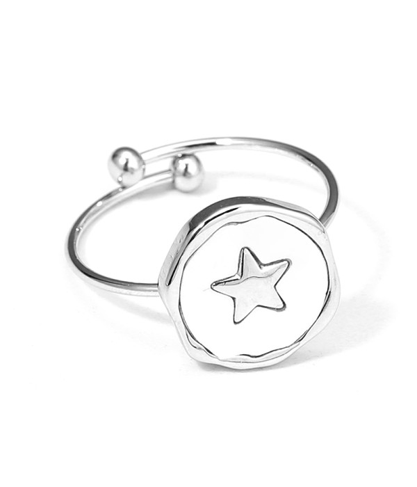 Anillo plateado de nácar con estrella