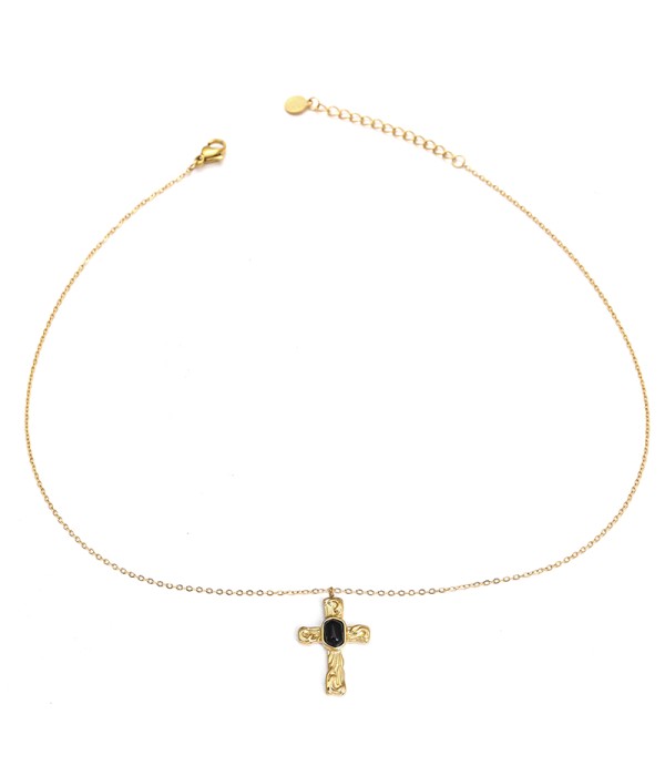 Collar dorado con colgante de cruz con piedra