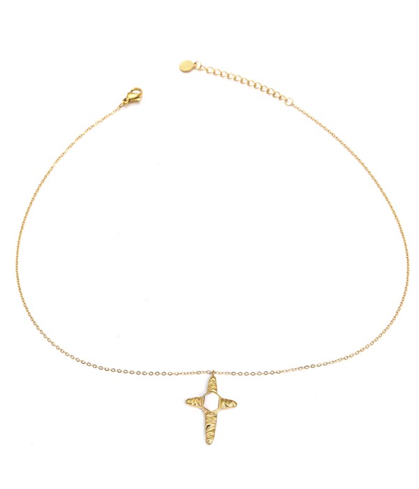 Collar dorado con colgante de cruz con piedra