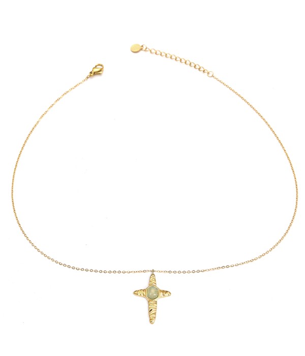 Collar dorado con colgante de cruz con piedra