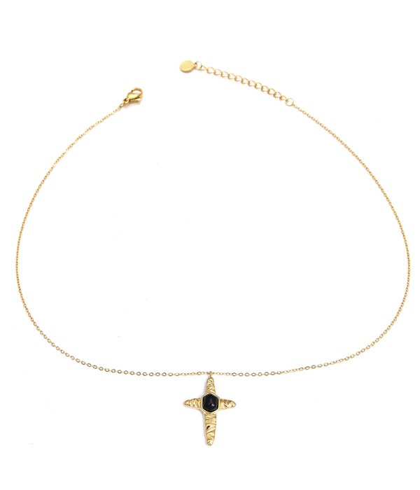 Collar dorado con colgante de cruz con piedra