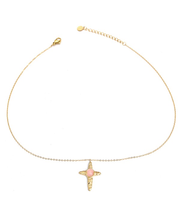 Collar dorado con colgante de cruz con piedra