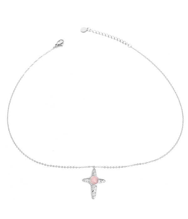 Collar plateado con colgante de cruz con piedra