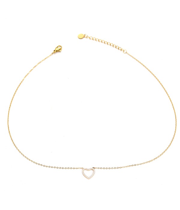 Collar dorado con colgante de corazón