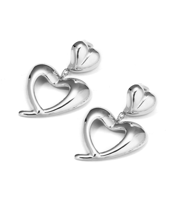 Pendientes plateados con corazones entrelazados