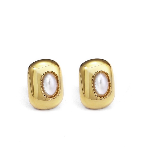 Pendientes dorados con perla ovalada