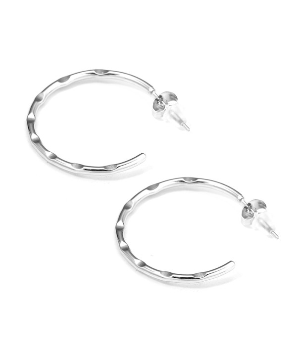 Pendientes de aros con textura ondulada 2