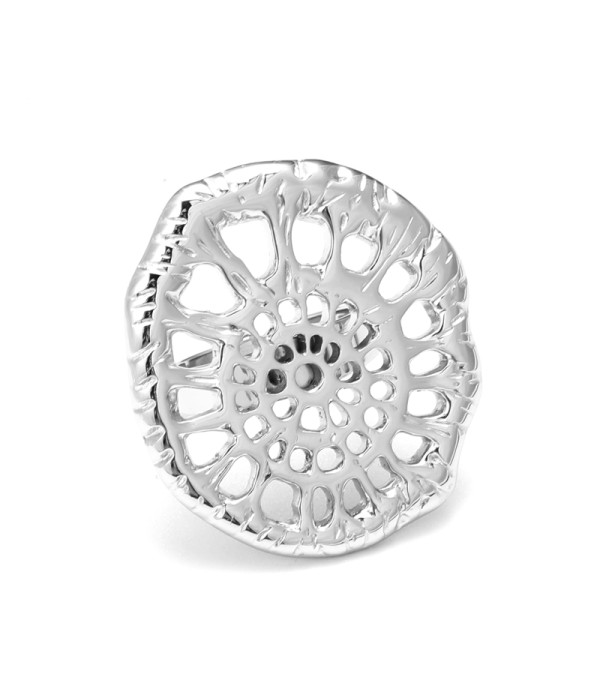 Anillo plateado de red de hongos