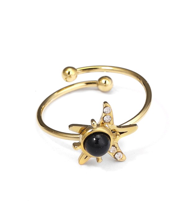 Anillo dorado de estrella marina con piedra