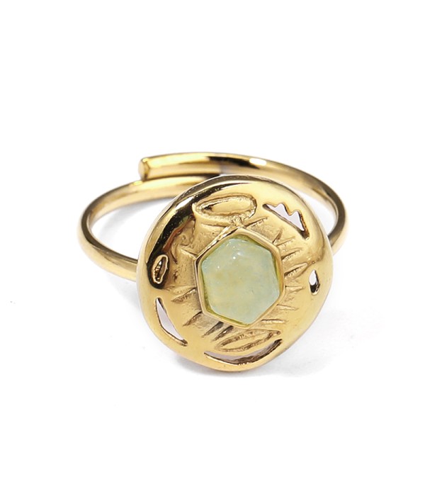 Anillo dorado con diseño tribal calado