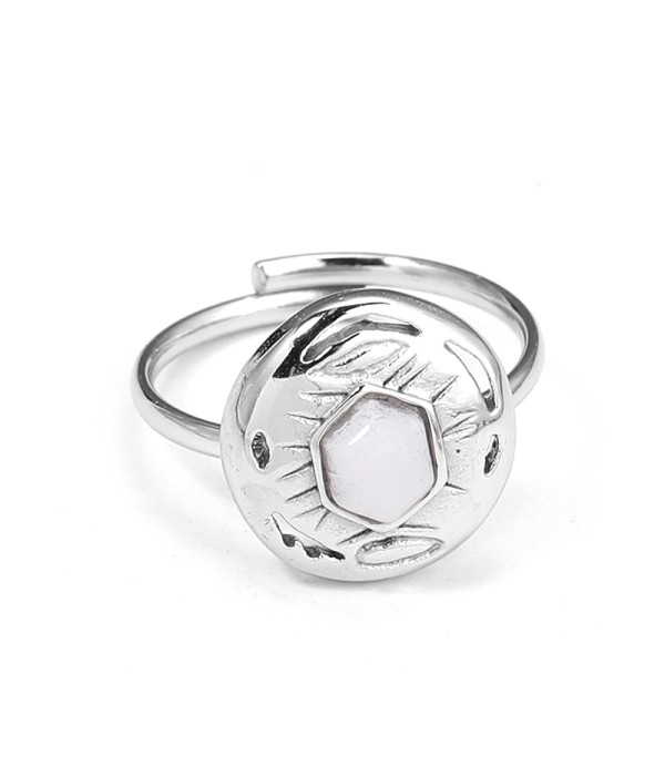 Anillo plateado con diseño tribal calado