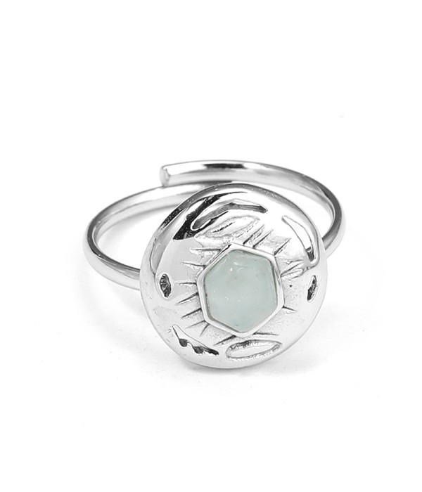 Anillo plateado con diseño tribal calado