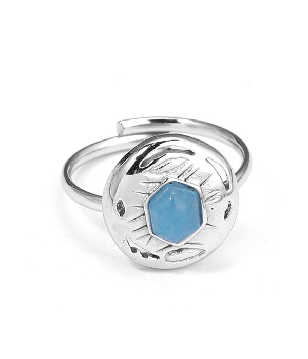 Anillo plateado con diseño tribal calado