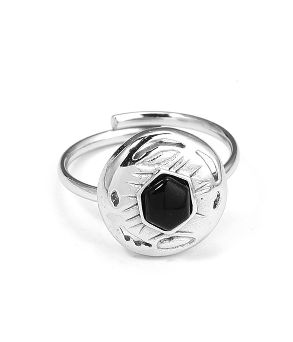 Anillo plateado con diseño tribal calado