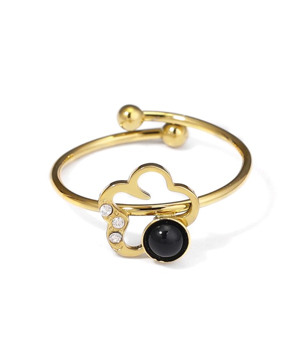 Anillo dorado con flor y piedra