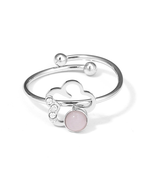 Anillo plateado con flor y piedra