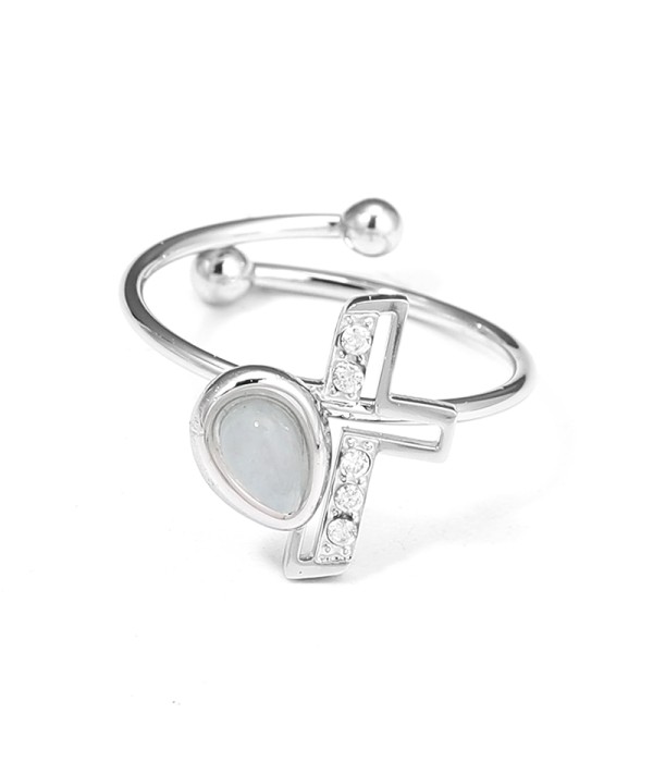 Anillo plateado con cruz y gota