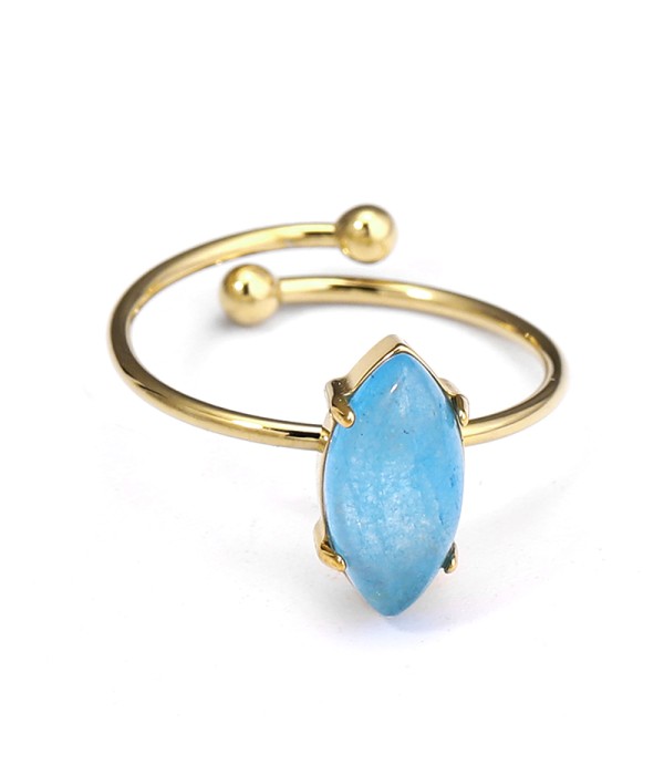 Anillo dorado con piedra marquise