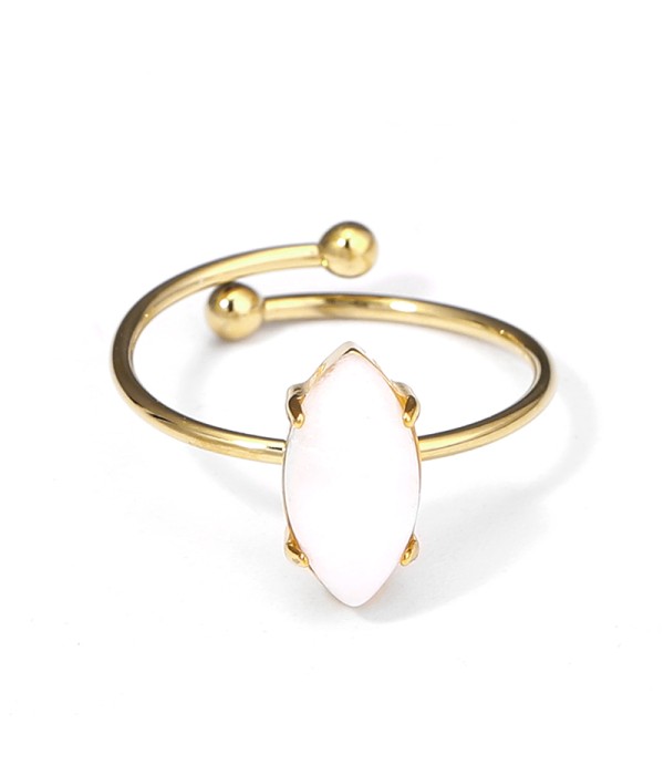 Anillo dorado con piedra marquise