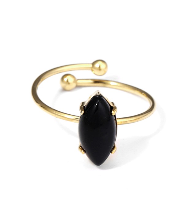 Anillo dorado con piedra marquise 2