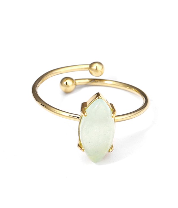 Anillo dorado con piedra marquise