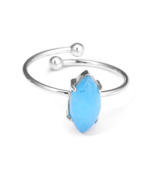 Anillo plateado con piedra marquise