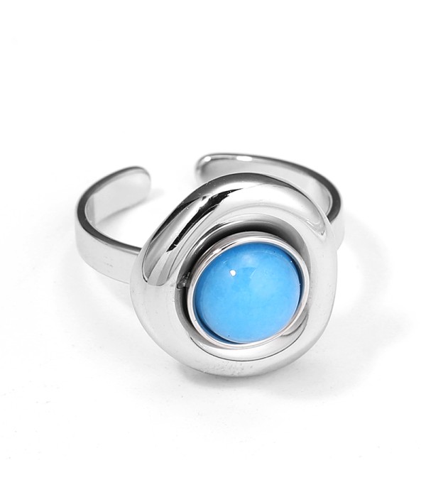 Anillo plateado con piedra redonda