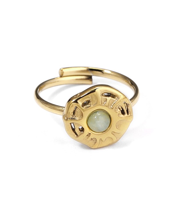 Anillo dorado con símbolo solar