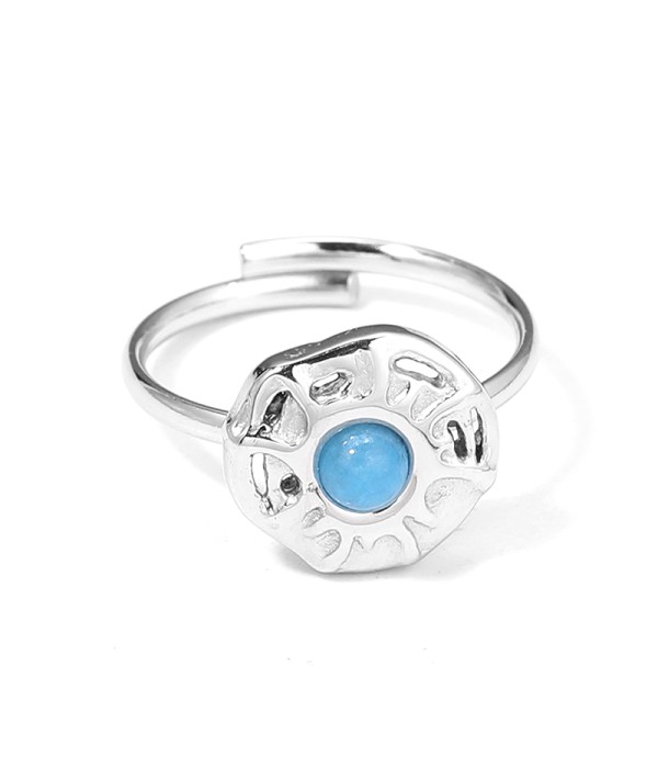 Anillo plateado con símbolo solar