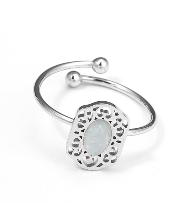 Anillo plateado calado con piedra ovalada