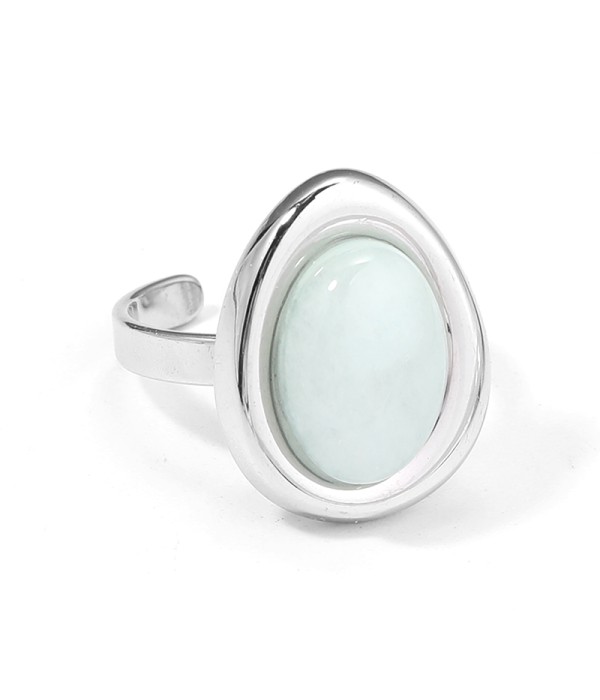 Anillo plateado con piedra ovalada