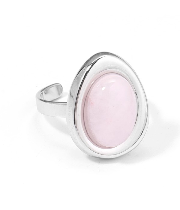 Anillo plateado con piedra ovalada