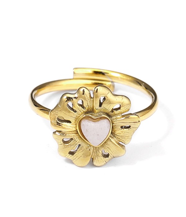 Anillo plateado de flor con corazón