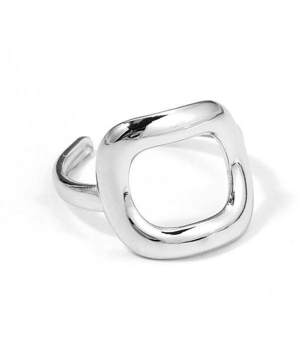 Anillo plateado geométrico abierto