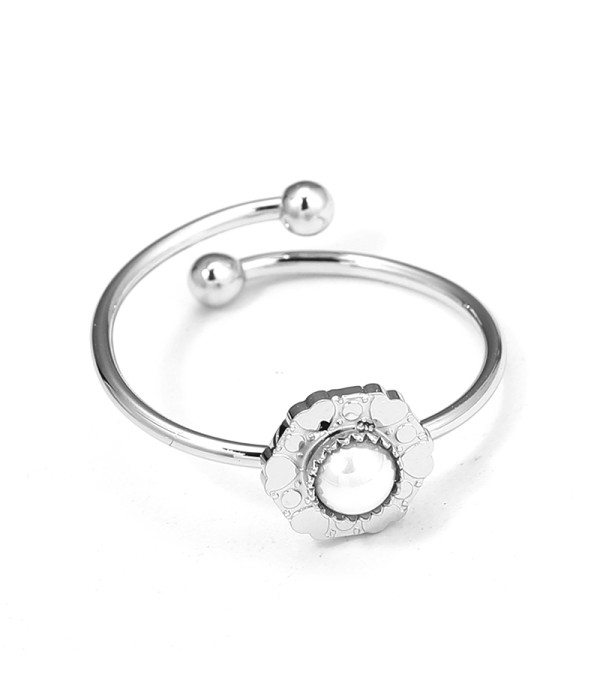 Anillo de flor con perla