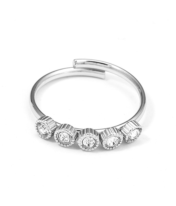 Anillo con cinco circonitas