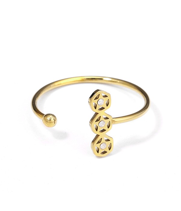 Anillo con detalles geométricos