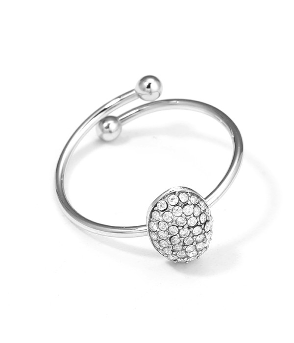 Anillo plateado con óvalo de circonitas