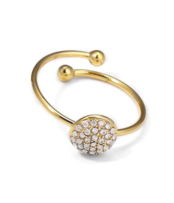 Anillo dorado con círculo pavé de circonitas