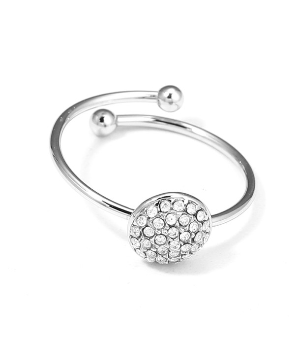 Anillo plateado con círculo pavé de circonitas