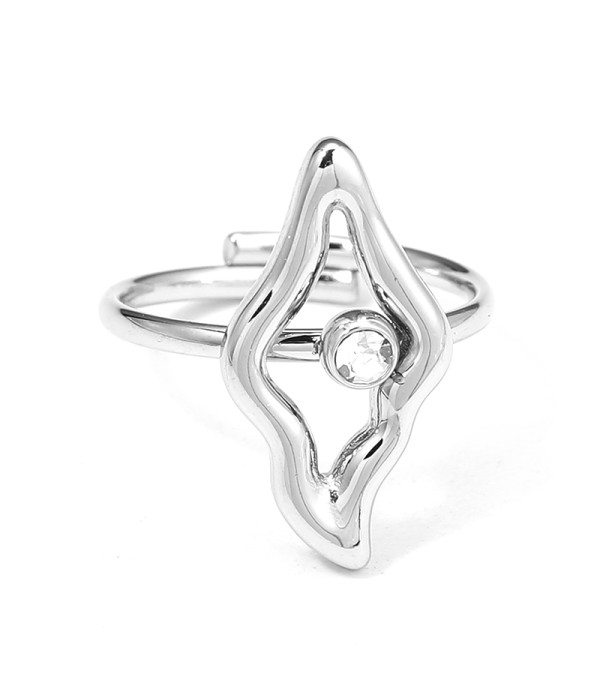 Anillo plateado con diseño orgánico y circonita central