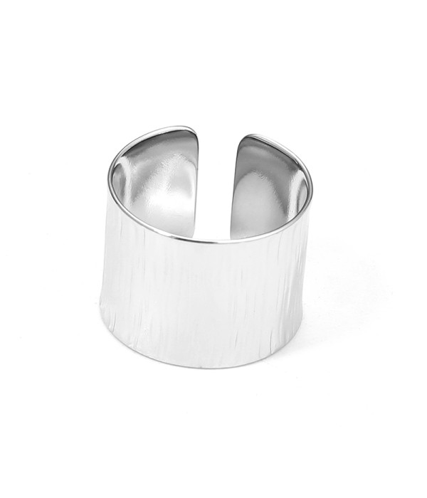 Anillo ancho plateado minimalista