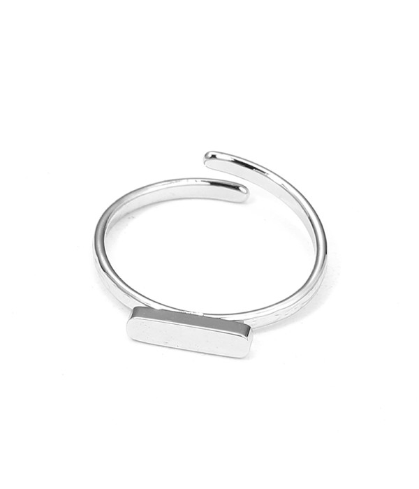 Anillo abierto plateado con barra minimalista